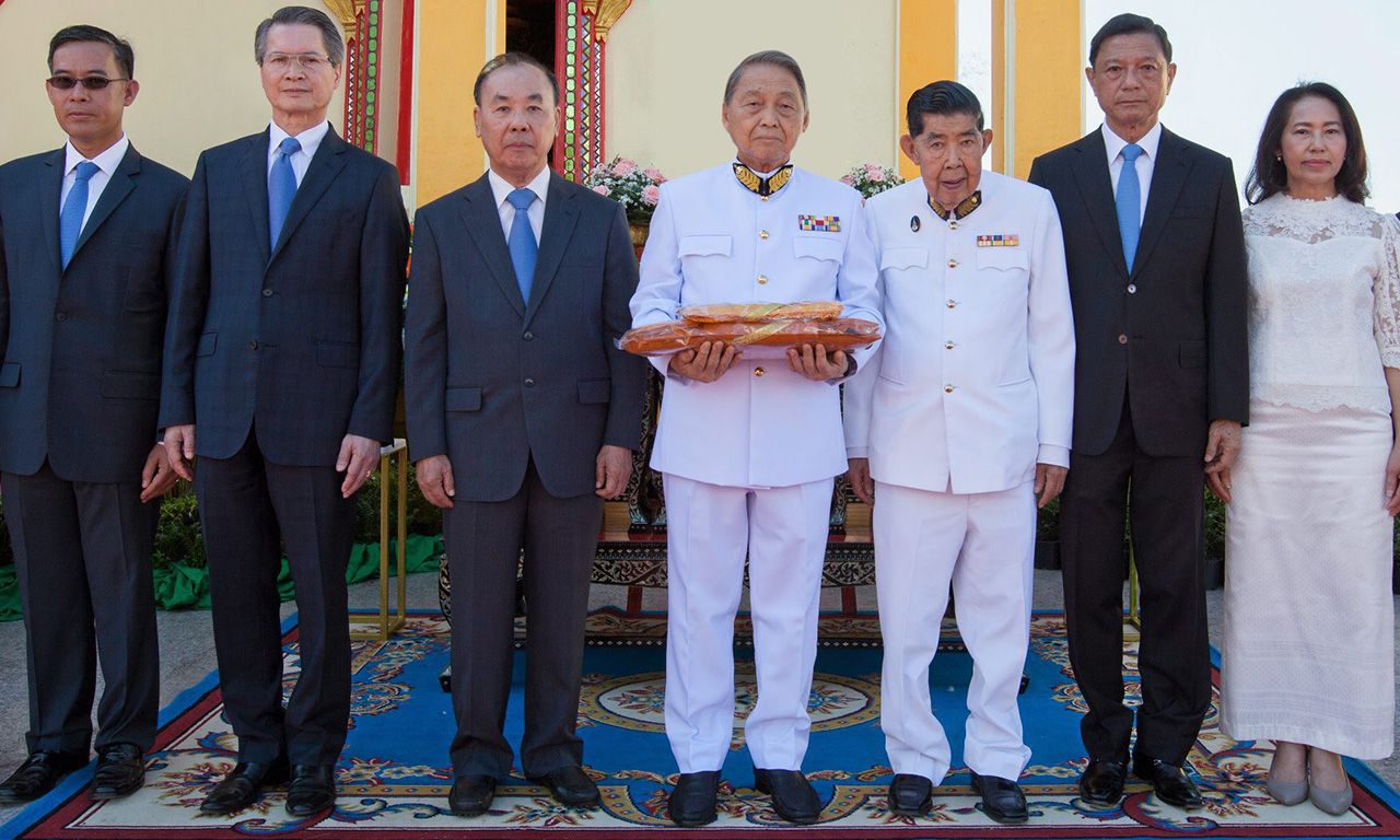 กฐินพระราชทาน เดชา ตุลานันท์ ผู้แทน ธ.กรุงเทพ เป็นประธานในพิธีอัญเชิญผ้าพระกฐินพระราชทาน สมเด็จพระเจ้าอยู่หัว โดยมี ม.จ.มงคลเฉลิม ยุคล, จรัมพร โชติกเสถียร, สิงห์ ตังทัตสวัสดิ์ และ สุวรรณ แทนสถิตย์ มาร่วมในพิธีด้วย ที่วัดพระบรมธาตุ จ.กำแพงเพชร วันก่อน.