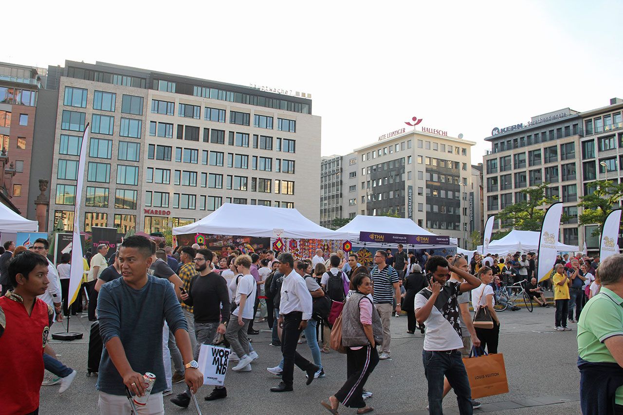 ชาวไทยในเยอรมนี, ชาวเยอรมันและชาวต่างชาติจำนวนมากเข้าร่วมงาน Thai Market Square บรรยากาศเป็นไปอย่างคึกคัก.