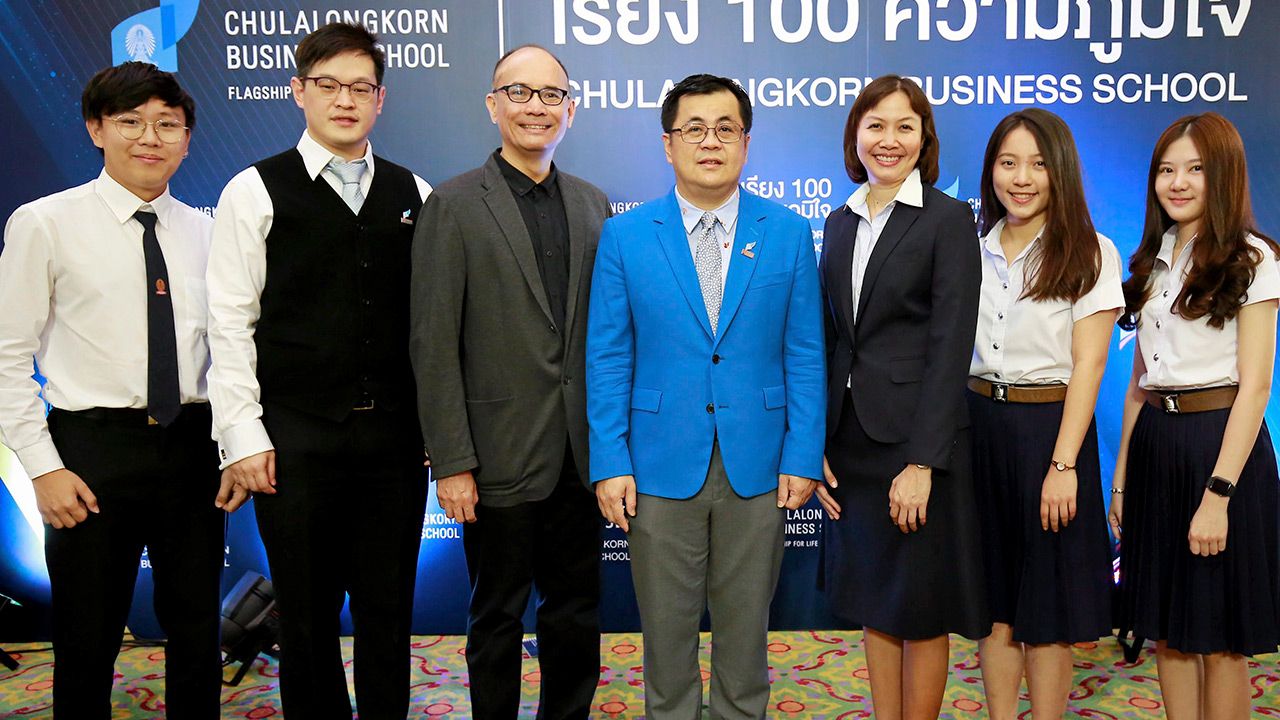 ความภูมิใจ รศ.ดร.วิเลิศ ภูริวัชร เปิดงาน “เรียง 100 ความภูมิใจ Chulalongkorn Business School” เพื่อเชิดชูเกียรติคณาจารย์ บุคลากรและนิสิต สร้างชื่อเสียงให้แก่คณะพาณิชยศาสตร์และการบัญชี จุฬา โดยมี รศ.ดร.ชัชพงศ์ ตั้งมณี มาร่วมงานด้วย ที่จุฬาลงกรณ์มหาวิทยาลัย วันก่อน.