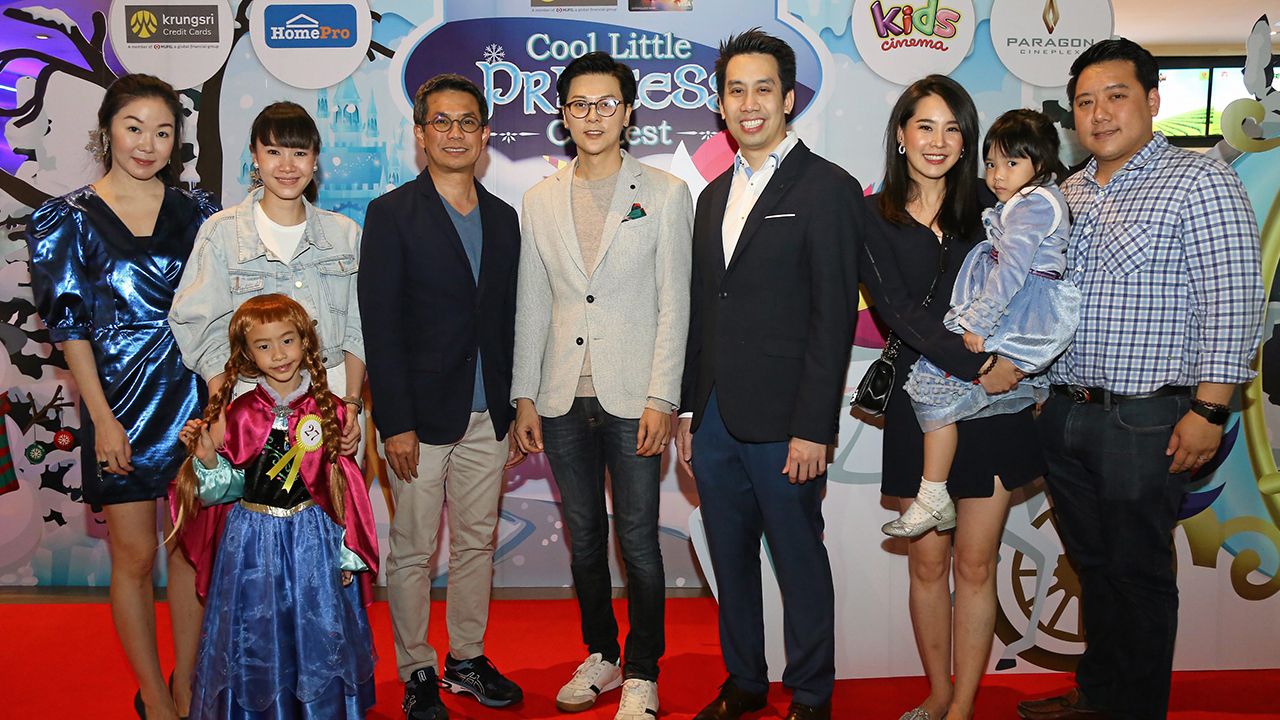 น่ารักจัง  -  ชีวิน ปราชญานุพร และ นรุตม์ เจียรสนอง จัดงาน “HomePro Visa Platinum Presents Cool Little Princess Contest” การประกวดแต่งกายชุดเจ้าหญิง พร้อมฉายภาพยนตร์รอบพิเศษ โดยมี มณฑิสา อรุณรุ่ง มาร่วมงานด้วย ที่พารากอน ซีนีเพล็กซ์ วันก่อน.