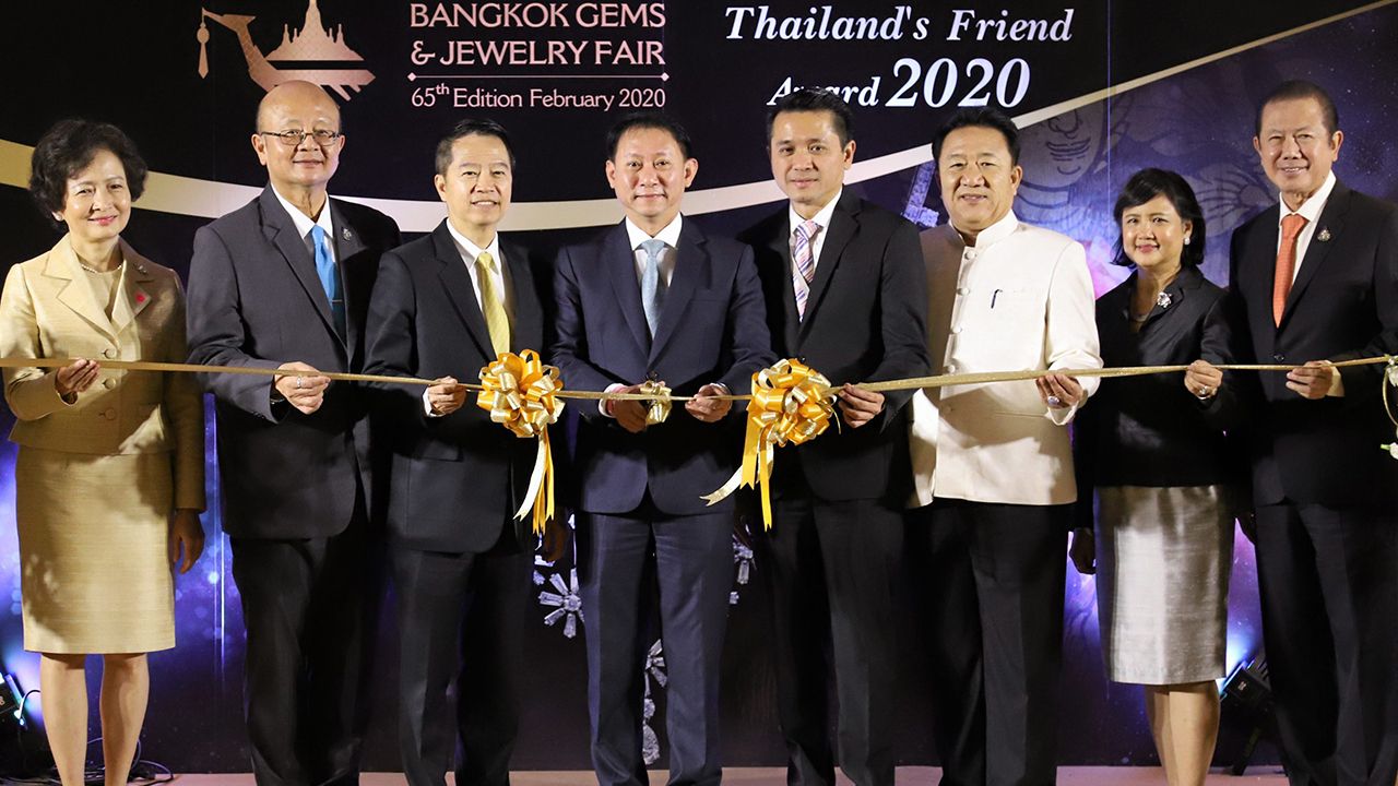 อย่าพลาด ดร.สรรเสริญ สมะลาภา เปิด Bangkok Gems & Jewelry Fair งานแสดงสินค้าอัญมณีและเครื่องประดับ ครั้งที่ 65 จัดถึง 29 ก.พ. โดยมี บุณยฤทธิ์ กัลยาณมิตร, นันทวัลย์ ศกุนตนาค และ สนั่น อังอุบลกุล มาร่วมงานด้วย ที่อิมแพ็ค เมืองทองธานี วันก่อน.