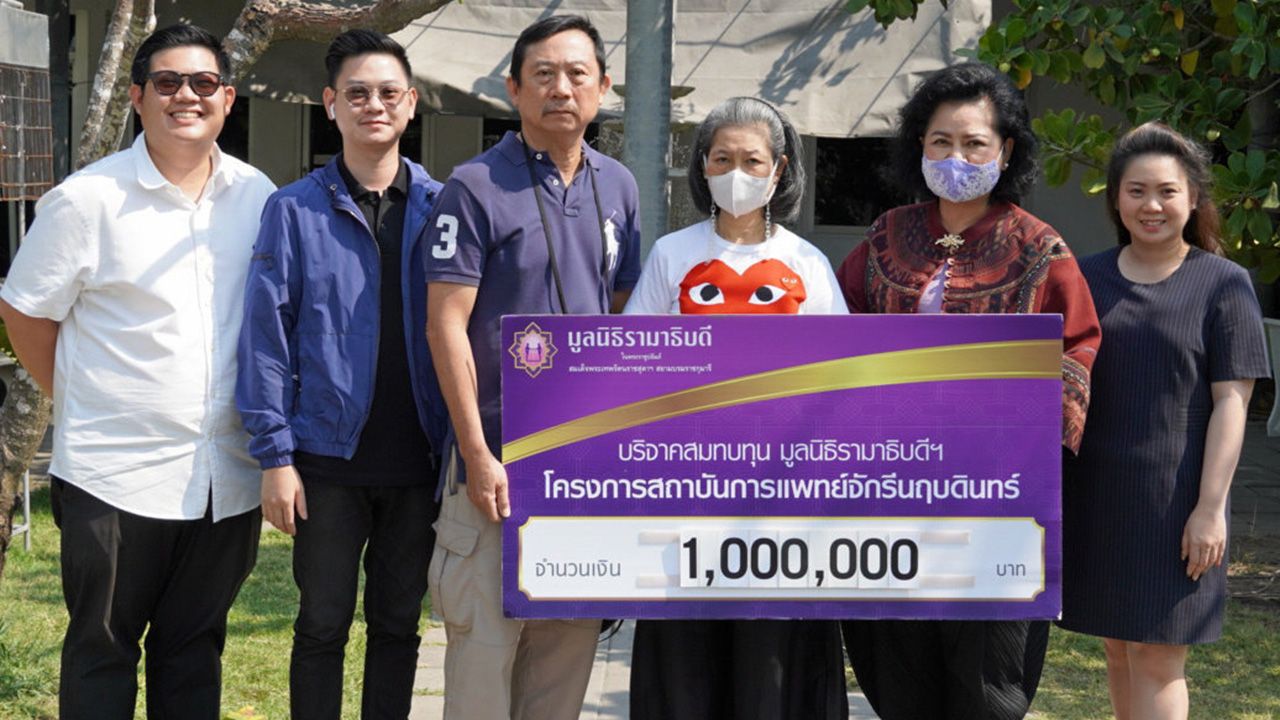 ซื้ออุปกรณ์แพทย์ บุญส่ง–พัชรินทร์ สถาวราวงศ์ บริจาคเงินจำนวน 1,000,000 บาทเพื่อสนับสนุนสมทบทุนมูลนิธิรามาธิบดี เพื่อซื้อเครื่องมือแพทย์สถาบันการแพทย์จักรีนฤบดินทร์โดยมี มาลี สังวาลย์เล็ก รอง ผจก.มูลนิธิรามาธิบดี รับมอบ ที่บ้านผู้บริจาค จ.ชลบุรี วันก่อน.