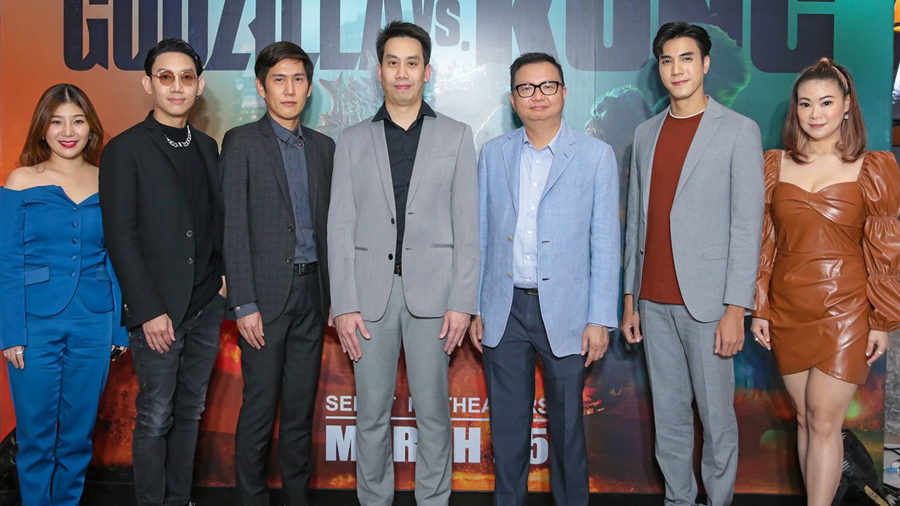 ดูหนัง  -  นรุตม์ เจียรสนอง และ เฮนรี่ ทราน จัดงานชมภาพยนตร์ Thailand Gala Premiere Godzilla vs. Kong โดยมี ทัศน์ณรงค์ สุวรรณวรเดช, สุรบถ หลีกภัย, วฤษฎิ์ ศิริสันธนะ และ จรสพรรณ สวัสดิวัตน์ ณ อยุธยา มาร่วมชมด้วย ที่โรงภาพยนตร์ควอเทียร์ ซีเนอาร์ต วันก่อน.