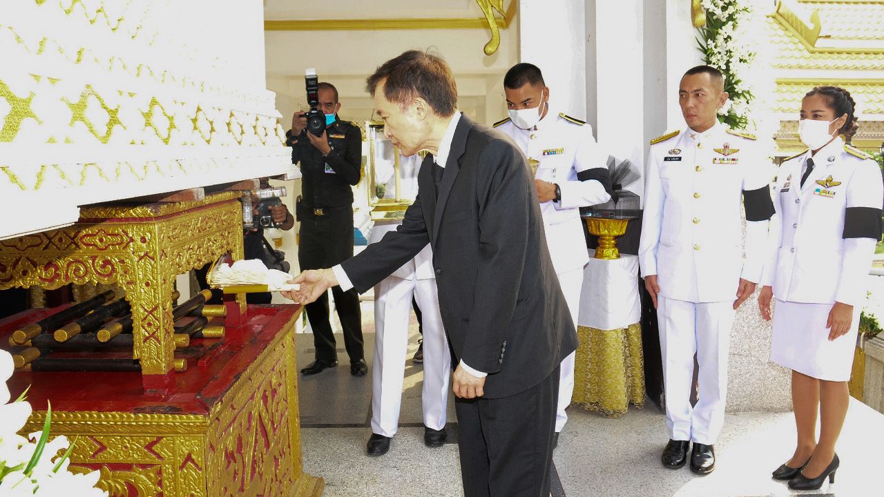 สู่สุคติ สราวุธ วัชรพล บรรณาธิการบริหาร นสพ.ไทยรัฐ เป็นประธานในพิธีพระราชทานเพลิงศพ ศิวดล ชวลิตปรีชา อดีตนายกสมาคมผู้สื่อข่าวกีฬาแห่งประเทศไทย บิดา พ.ท.ภูริน ชวลิต ปรีชา, สุหชา ชวลิตปรีชา และ ร.ต.ต.หญิง เบส ชวลิตปรีชา ที่วัดพระศรีมหาธาตุ วันก่อน.