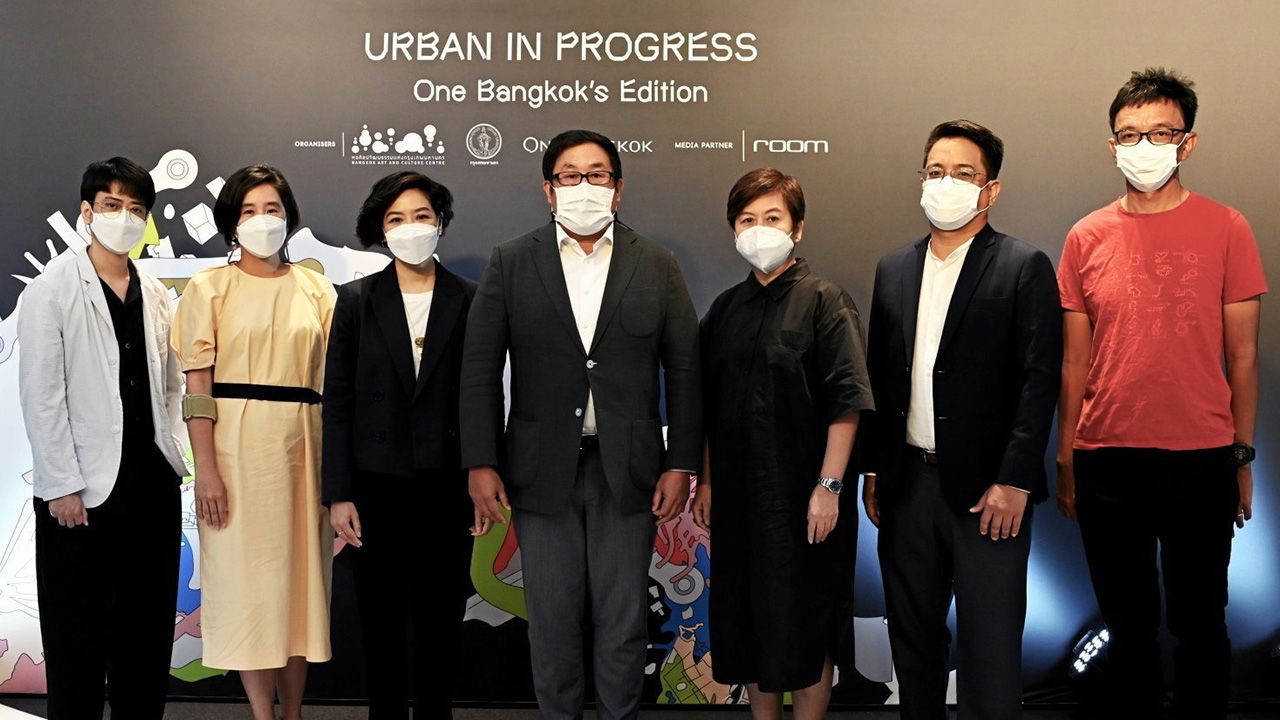 เชิญชม - วรวรรต ศรีสอ้าน เปิดงาน “URBAN IN PROGRESS : One Bangkok’s Edition” นิทรรศการศิลปะร่วมสมัยสำรวจความเปลี่ยนแปลงของ กทม. จัดถึง 31 ส.ค. โดยมี ผศ.ดร.พีรศรี โพวาทอง และ จรินทร์ทิพย์ ชูหมื่นไวย มาร่วมงานด้วย ที่โครงการวัน แบงค็อก วันก่อน.