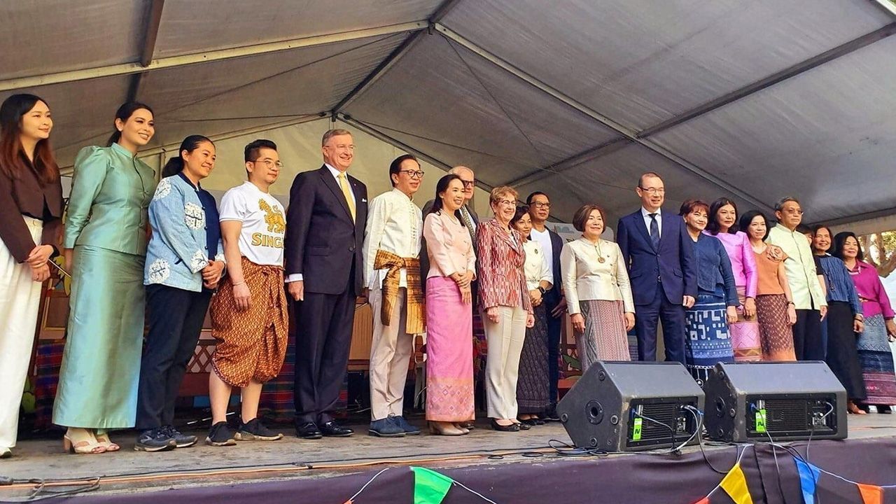 เทศกาลไทย บุษฎี สันติพิทักษ์ ออท. ณ กรุงแคนเบอร์รา ออสเตรเลีย และ หัทยา คูสกุล กสญ. ณ นครซิดนีย์ ให้เกียรติเปิดงาน “Thailand Grand festival” ร่วมกับชุมชนไทย ที่บัลมอร์ พาร์ค นครซิดนีย์ มีคนร่วมงานคึกคัก.