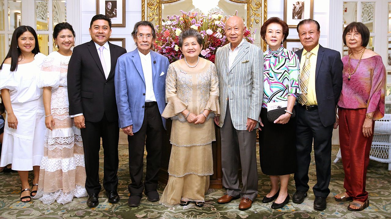 เบิร์ธเดย์ ยุทธชัย จรณะจิตต์, วลัยทิพย์ จรณะจิตต์ และ จิตราพรรณ จรณะจิตต์ สามพี่น้องจัดงานเลี้ยงฉลองวันเกิดครบ 6 รอบ ให้คุณแม่ นิจพร จรณะจิตต์ โดยมี สุรชัย–ปราณี ศิริวัลลภ, วิจิตร ชินาลัย และ เอกชัย ภาคสุวรรณ มาร่วมอวยพรด้วย ที่โรงแรมแมนดาริน โอเรียนเต็ล วันก่อน.