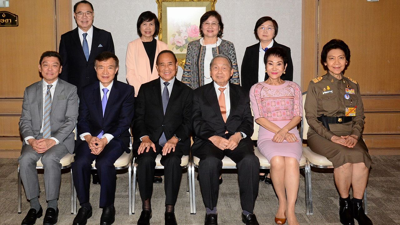 ประชุม - อาสา สารสิน จัดประชุมคณะกรรมการมูลนิธิหอศิลป์สมเด็จพระนางเจ้าฯ พระบรมราชินีนาถ ครั้งที่ 1/2566 โดยมี ท่านผู้หญิงอินทิรา พลธร, เดชา ตุลานันท์, คุณหญิงชดช้อย โสภณพนิช, วิทิต ลีนุตพงษ์ และ สมพันธ์ จารุมิลินท มาร่วมประชุมด้วย ที่ ธ.กรุงเทพ สนง.ใหญ่ วันก่อน.