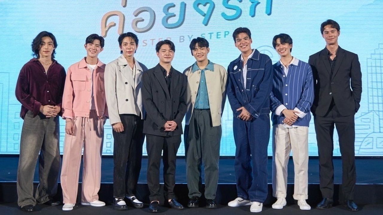 น่าติดตาม อนุสรณ์ ลิ้มประเสริฐ ผู้บริหาร บริษัท ดี ฮัพ เฮ้าส์ จำกัด และ จัสติน โสตางกูร ผู้บริหาร บริษัท จัสท์อัพ จำกัด จัดงานแถลงข่าวเปิดตัวซีรีส์มาแรง “ค่อยๆรัก Step By Step” โดยมี แมน-ธฤษณุ, เบน-บัญญพนต์, อัพ-ภูมิพัฒน์ ฯลฯ มาร่วมงาน ณ ไอคอนสยาม พาร์ค วันก่อน.