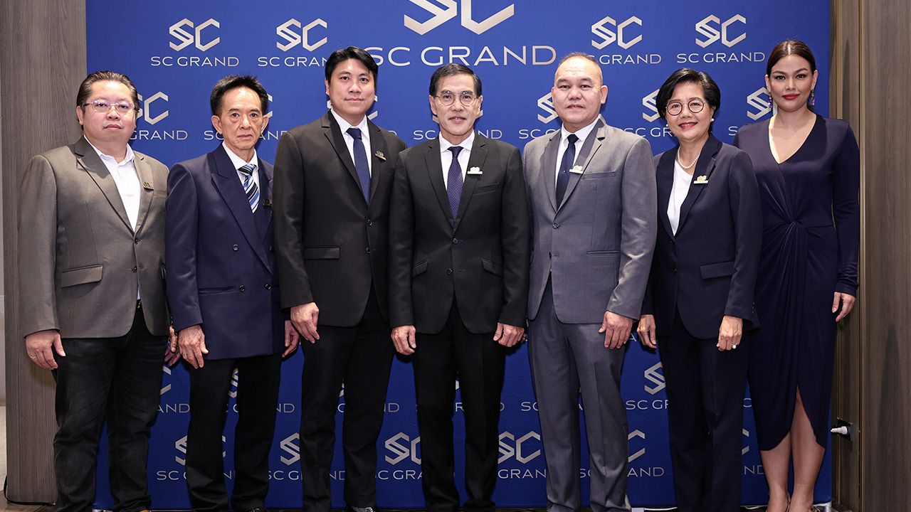 สร้างบ้านหรู  -  ไปรเทพ ซอโสตถิกุล เปิดตัว “SC GRAND” บริษัทรับสร้างบ้านหรูอัจฉริยะน่าอยู่เน้นการประหยัดพลังงานพร้อมฟังก์ชันครบวงจร โดยมี ธีรพงศ์ นคราวงศ์, ศุภิชชา ชัยพิพัฒน์, พงศธร จันทวิมล และ คาร่า พอตเตอร์ มาร่วมงานด้วย ที่สำนักงานขาย SC GRAND วันก่อน.