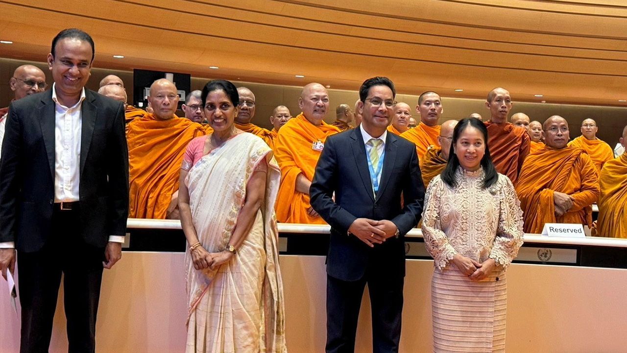 วันสำคัญ - พระวิมลศาสนวิเทศ ประธานสหภาพพระธรรมทูตไทยในยุโรป นำคณะร่วมกิจกรรมวันรำลึกวันวิสาขบูชาโลก มีคณะผู้แทนถาวรไทยประจำสหประชาชาติ และชาติต่างๆเข้าร่วม ที่ สนง.UN นครเจนีวา สวิตเซอร์แลนด์.