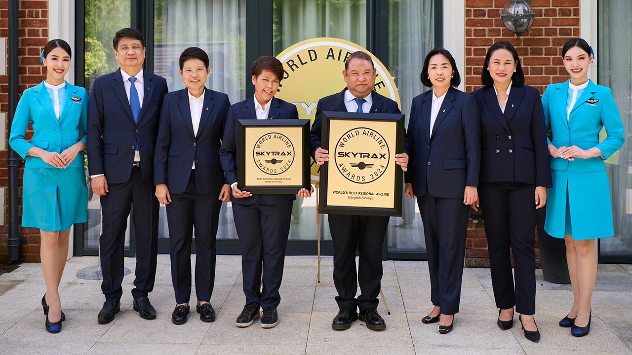 รับรางวัล  -  พุฒิพงศ์ ปราสาททองโอสถ กก.ผอ.ใหญ่ บางกอกแอร์เวย์ส รับรางวัล “สายการบินระดับภูมิภาคที่ดีที่สุดในโลก” และ “สายการบินระดับภูมิภาคที่ดีที่สุดในเอเชีย” ประจำปี 2024 จากงานประกาศผลรางวัลสกายแทร็กซ์ ที่กรุงลอนดอน ประเทศอังกฤษ วันก่อน.