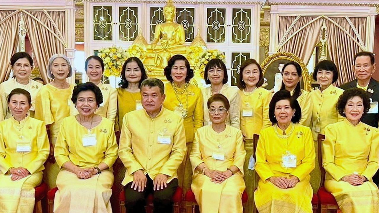 ถวายพระราชกุศล-สุทธิพงษ์ จุลเจริญ ปลัดกระทรวงมหาดไทย เป็นประธานในพิธีเจริญพระพุทธมนต์ถวายพระราชกุศล ในโอกาสพระราชพิธีเฉลิมพระชนมพรรษา 6 รอบ โดยมี ม.ร.ว.พร้อมฉัตร สวัสดิวัตน์ และ ดร.วันดี กุญชรยาคง จุลเจริญ มาร่วมในพิธีด้วย ที่วัดราชบพิธ วันก่อน.