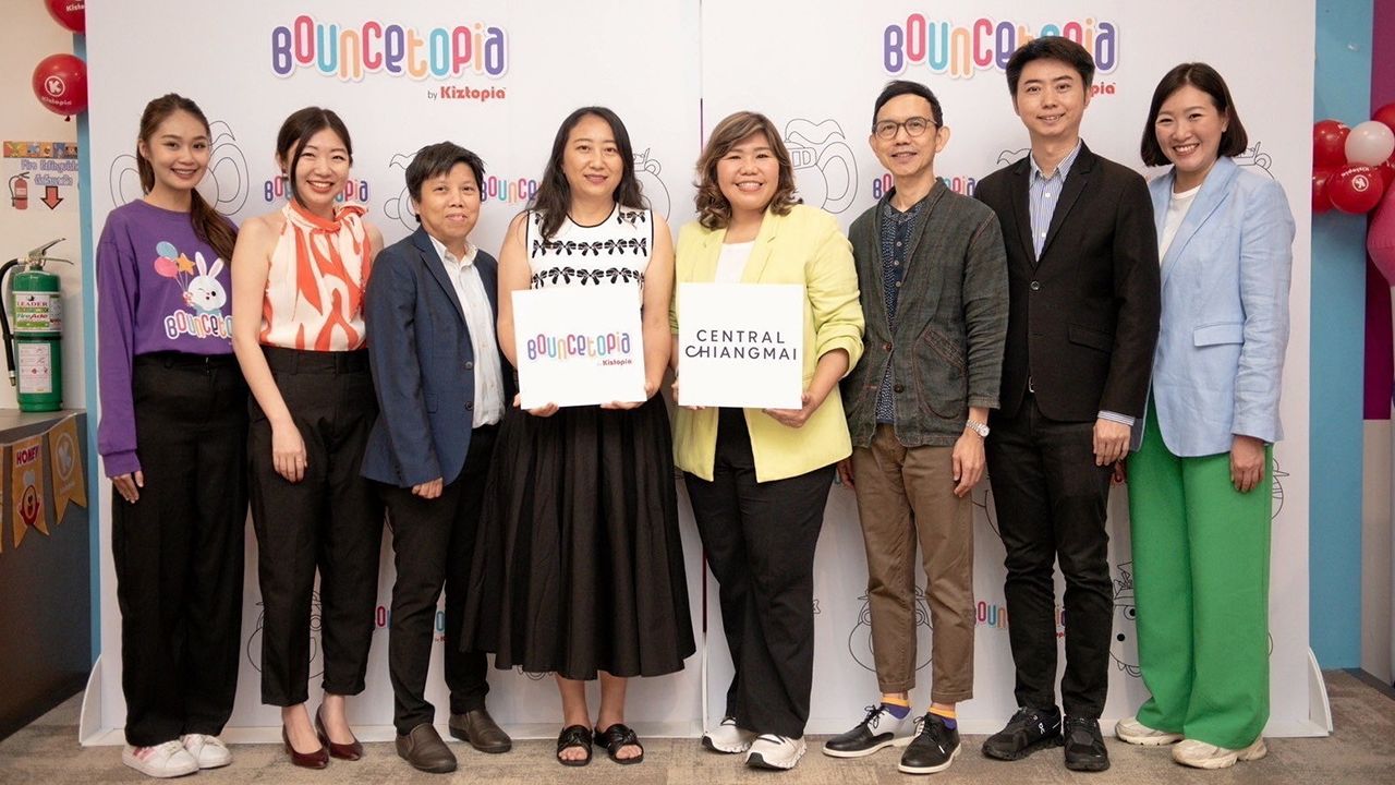 เล่นเพลิน - ไฮดี้ เทียน และ มณีจันทร์ สมิทธิสมบูรณ์ เปิดให้บริการ “Bouncetopia” สวนสนุกเป่าลมในร่ม พร้อมเครื่องเล่นดีไซน์ใหม่ในธีมแฟรี่เทลสุดหรรษา โดยมี รัตนธร สัณหอุไร, สลิลทิพย์ นิยมมาลัย และ พรเทพ อรรถกิจไพศาล มาร่วมงานด้วย ที่เซ็นทรัล เชียงใหม่ วันก่อน.