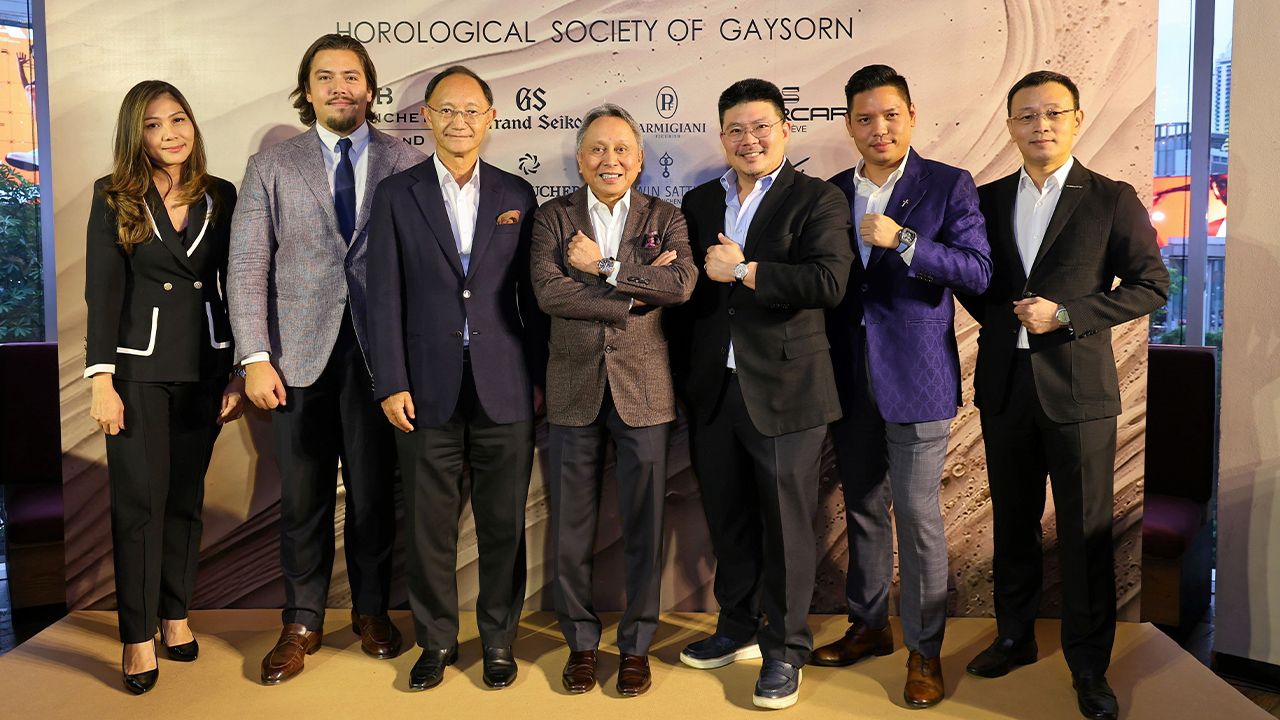 ตามไปชม  -  ชาญ ศรีวิกรม์ จัดงาน “Horological Society Of Gaysorn” นิทรรศการแสดงนาฬิการะดับมาสเตอร์พีซจากหลากหลายแบรนด์ชั้นนำ โดยมี ฟ้าฟื้น เต็มบุญเกียรติ, เทวินทร์ เรศานนท์ บาชโทลด์ และ ศาศวัต ตัณมานะศิริ มาร่วมงานด้วย ที่ Riedel Restaurant เกษรวิลเลจ วันก่อน.