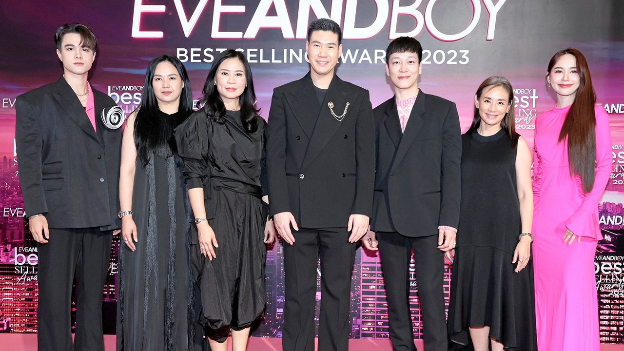 โปรดทราบ หิรัญ ตันมิตร จัดงาน “EVEANDBOY BEST SELLING AWARDS 2023” ประกาศรางวัลยิ่งใหญ่ที่สุดในวงการบิวตี้ โดยมี ปริญญา วะนะศุข, อารยา ขันทปราบ, อ้อยใจ วงศ์ลีลากรณ์, ปณิธาน บุตรแก้ว และ นริลญา กุลมงคลเพชร มาร่วมงานด้วย ที่เกษรอัมรินทร์ วันก่อน.