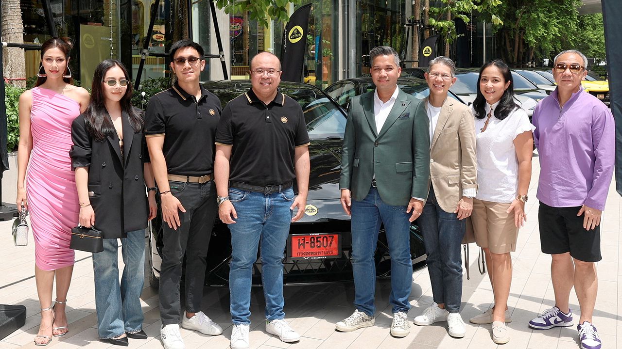 ดีมาก สารเดช พานุรัตน์ และ ธีรพงศ์ รอดลอย จัดกิจกรรม “EM DISTRICT × LOTUS SUPER CAR CLUB” มอบประสบการณ์เหนือระดับทั้งช็อปปิ้งและไดนิ่งเฉพาะลูกค้า LOTUS SUPER CAR โดยมี วิภาวี ชินวงศ์วรกุล และ รชาดา ไทยวานิช มาร่วมงานด้วย ที่เอ็มสเฟียร์ วันก่อน.