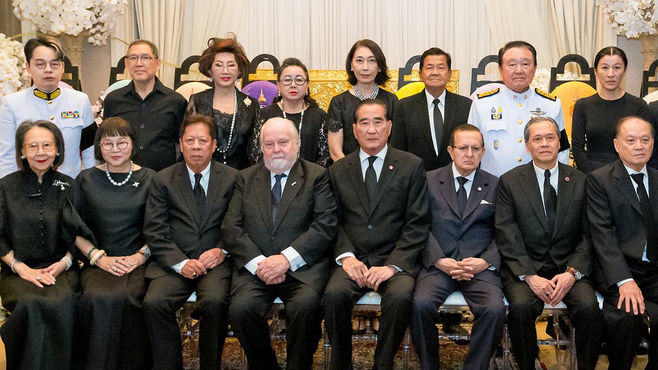 สู่สุคติ พล.ต.อ.สันต์ ศรุตานนท์ เป็นประธานในพิธีสวดพระอภิธรรมศพ ดร.สุณี ศรีอรทัยกุล โดยมี อารีย์ วงศ์อารยะ, บัณฑูร ลํ่าซำ, ดร.มาลีรัตน์ คุนผลิน, อรุโณชา ภาณุพันธุ์ และ อินทิรา ธนวิสุทธิ์ มาร่วมในพิธีด้วย ที่เดอะ รอยัลเจมส์ กอล์ฟ แอนด์ สปอร์ตคลับ วันก่อน.