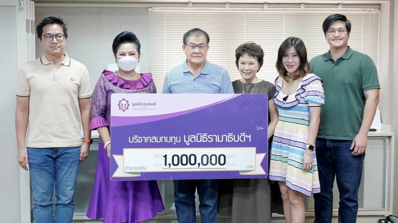 มอบหนึ่งล้าน - เกศนี จิรวัฒน์วงศ์ มอบเงินจำนวน 1,000,000 บาท เพื่อสมทบทุนมูลนิธิรามาธิบดี สนับสนุนโครงการก่อสร้างอาคารโรงพยาบาลรามาธิบดีและย่านนวัตกรรมโยธี โดยมี มาลี สังวาลย์เล็ก รองผู้จัดการมูลนิธิรามาธิบดี เป็นผู้รับมอบ ที่บ้าน ย่านประชาชื่น วันก่อน.