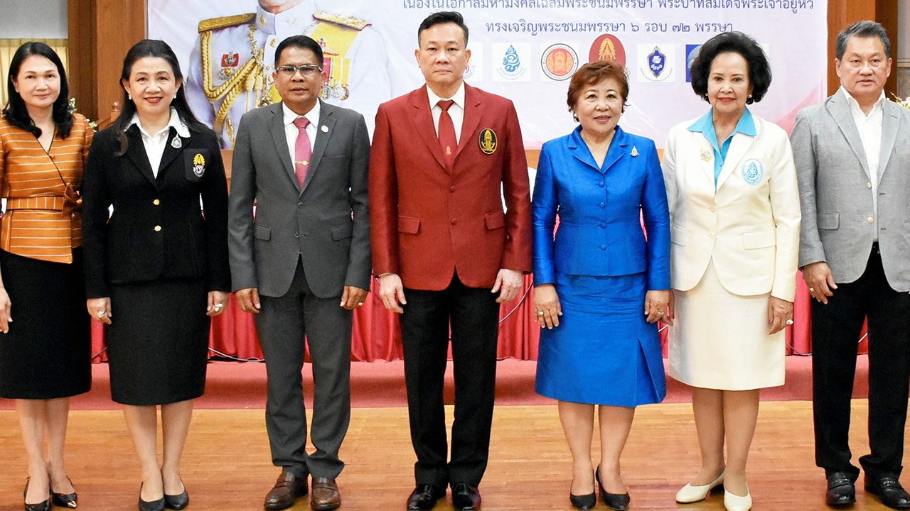 คุณภาพชีวิต พ.ต.อ.ดร.อัครพล บุณโยปัษฎัมภ์, ประพัทธ์ รัตนอรุณ, ดร.อัญชุลี สิมะเสถียร, เพ็ญพักตร์ ศรีทอง และ ทพ.ชาญชัย ทนต์ประเสริฐเวช ร่วมลงนามความร่วมมือโครงการน้ำพระทัยพระราชทาน  เพื่อช่วยพัฒนาคุณภาพชีวิตประชาชนอย่างยั่งยืน  ที่สภาสังคมสงเคราะห์  วันก่อน.