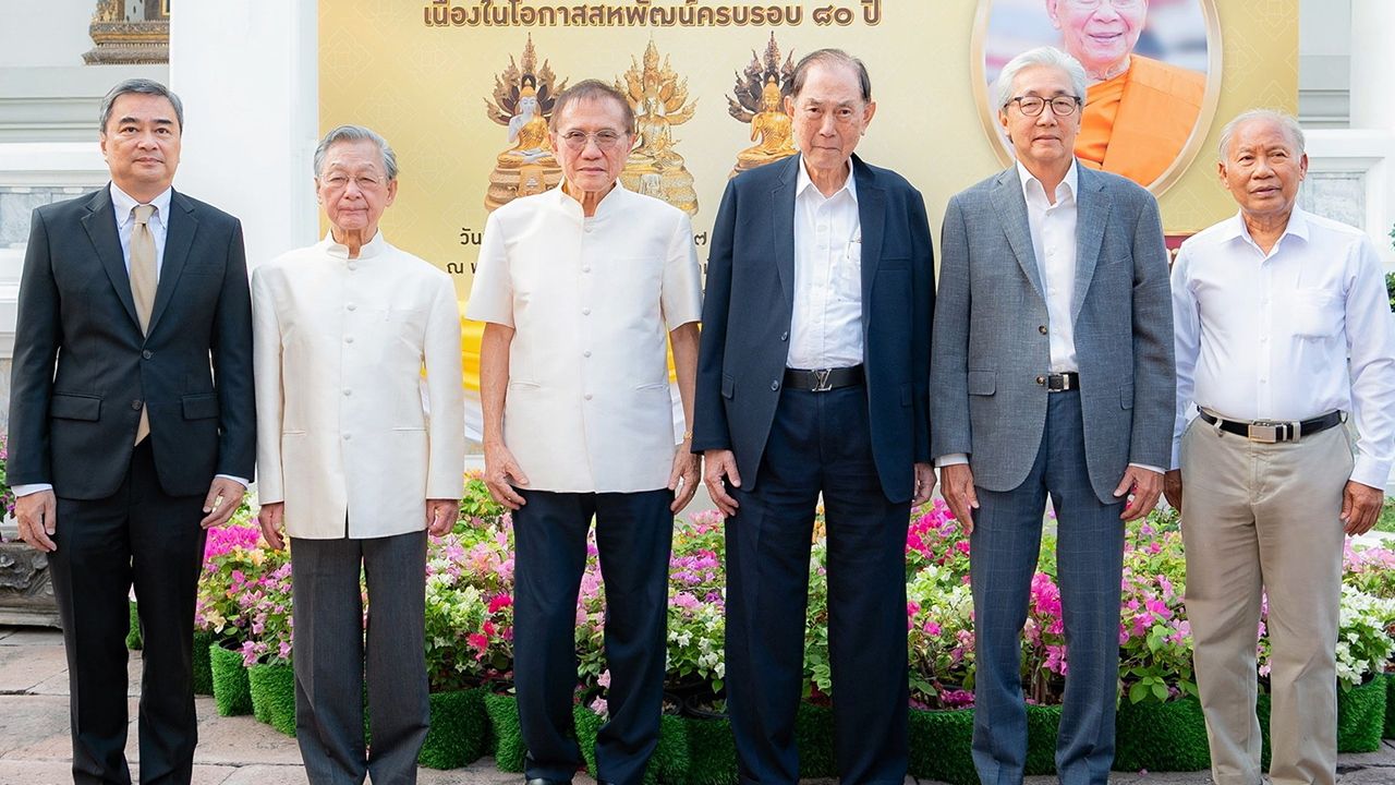 วัย 80 - บุณยสิทธิ์ โชควัฒนา จัดพิธีมหาพุทธาภิเษก “พระศรีสหพัฒนมงคลวัฒนา” ในโอกาสครบรอบ 80 ปี บริษัทสหพัฒนพิบูล โดยมี ชวน หลีกภัย, อภิสิทธิ์ เวชชาชีวะ, ดร.สมคิด จาตุศรีพิทักษ์, บุญชัย โชควัฒนา และ ชาติ จันทร์วิจิตร มาร่วมในพิธีด้วย ที่วัดพระเชตุพน วันก่อน.