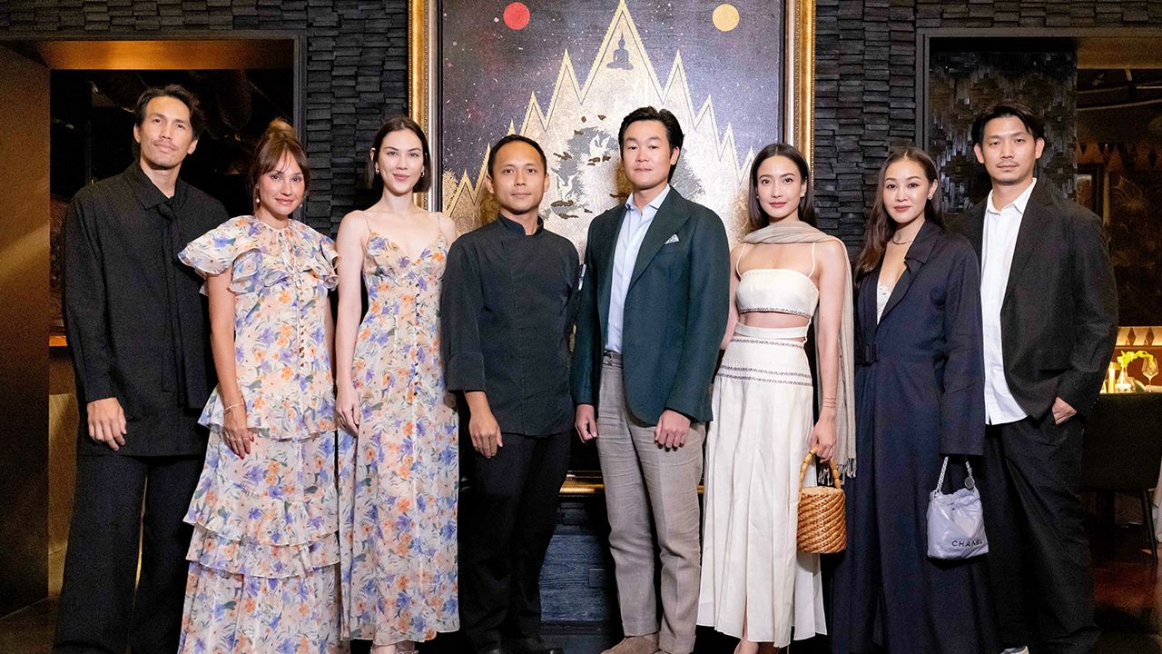 อาหารไทย  -  ประณัย พรประภา และ มนต์เทพ กมลศิลป์ เปิดตัว “อยุธยา” เมนูใหม่อาหารไทยได้รับการคัดสรรวัตถุดิบชั้นเยี่ยมจากเกษตรกรทั่วประเทศ โดยมี ณฐพร เตมีรักษ์, ภีรนีย์ คงไทย, จงกล พลาฤทธิ์ และ วีกฤษฏิ์ พลาฤทธิ์ มาร่วมชิมด้วย ที่โรงแรมสยามแอทสยาม วันก่อน.