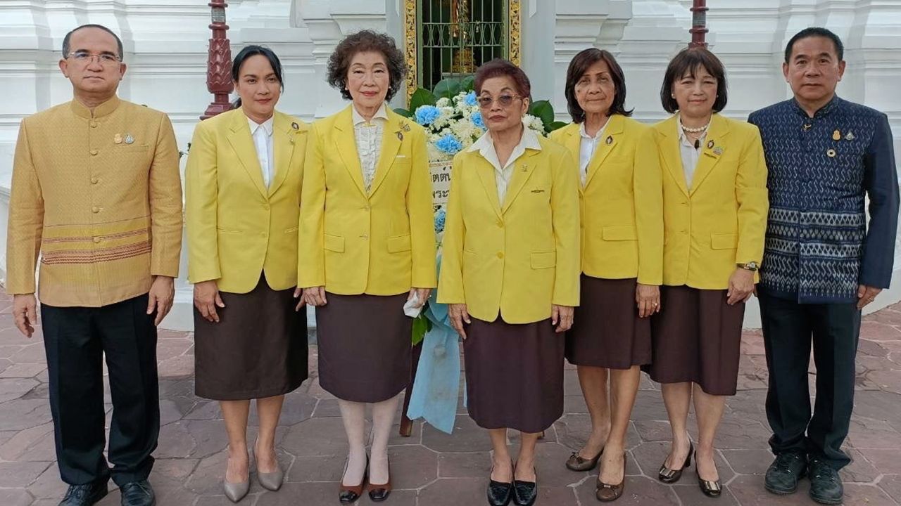 บำเพ็ญกุศล  -  ม.ร.ว.พร้อมฉัตร สวัสดิวัตน์ เป็นประธานในพิธีบำเพ็ญกุศลอุทิศถวายแด่พระวรวงศ์เธอ พระองค์เจ้าสุทธสิริโสภา และพระวรวงศ์เธอ พระองค์เจ้าวิมลฉัตร โดยมี อารยา อรุณานนท์ชัย, สมคิด จันทมฤก และ สุรพล เจริญภูมิ มาร่วมในพิธีด้วย ที่วัดราชบพิธ วันก่อน.