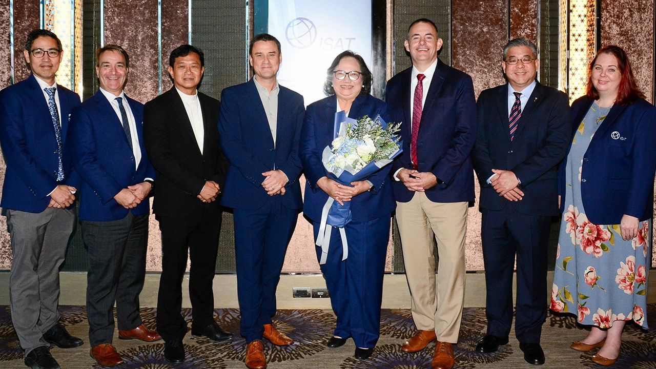 มีฝีมือจริง อุษา สมบูรณ์ จัดประชุมเลือกตั้งคณะกรรมการสมาคมโรงเรียนนานาชาติ พร้อมได้รับเลือกเป็นนายกสมาคมอีกสมัย โดยมี วิรัช อมรพัฒนา, ดร.จิรยุทธ์ มหัทธนกุล, ดร.ซาส์ช่า เฮ็คมันน์ และ คริส แซมมอนส์ เป็นคณะกรรมการด้วย ที่โรงแรมเรเนซองส์ วันก่อน.