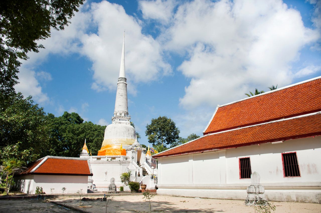 วัดเขียนบางแก้ว (วัดพระบรมธาตุเจดีย์ เขียนบางแก้ว)