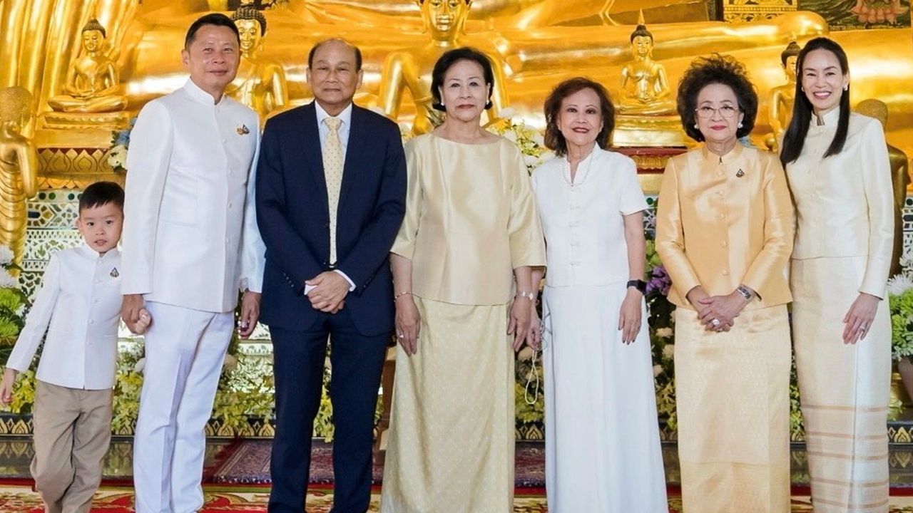 กฐินพระราชทาน พิทยากร เนาถาวร กก.ผจก.กลุ่มบริษัทซีวิค กรุ๊ป เป็นประธานในพิธีถวายกฐินพระราชทาน ประจำปี 2566 โดยมี ดร.วิกรม คุ้มไพโรจน์, นงนุช เจริญพานิช, ลักขณา ปุณณกิติเกษม และ นรวร ปุณณกิติเกษม มาร่วมในพิธีด้วย ที่วัดเจ็ดยอด จ.เชียงราย วันก่อน.