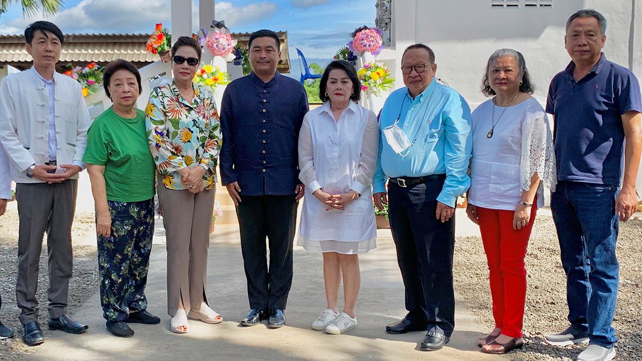 ไร้มลพิษ ดร.จำนงค์–กาญจนา อัศวเรืองชัย จัดพิธีมอบเมรุเตาเผาไร้มลพิษ เพื่อเป็นสาธารณประโยชน์แก่ประชาชนใน อ.สันป่าตอง และพื้นที่ใกล้เคียง โดยมี ณัชฐเดช มุลาลี และ เกรียงไกร ไชยพิเศษ มาร่วมในพิธีด้วย ที่ฌาปนสถาน ต.แม่ก๊า อ.สันป่าตอง จ.เชียงใหม่ วันก่อน.