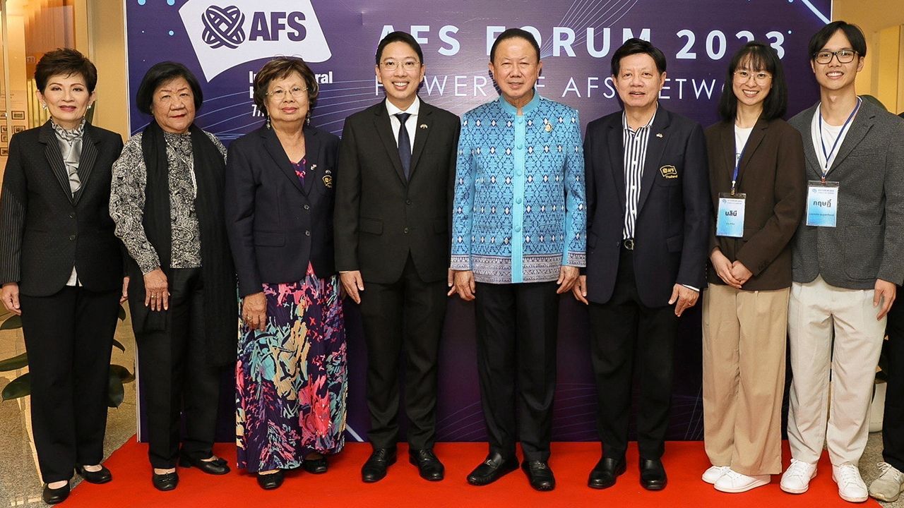 เอเอฟเอส - สนั่น อังอุบลกุล เปิดงาน “AFS Forum 2023 : Power of Network” รวมพลังสร้างเครือข่ายธุรกิจนักเรียนเก่าเอเอฟเอส โดยมี มาลีรัตน์ ปลื้มจิตรชม, พยอม วลัยพัชรา, พนิดา เทพกาญจนา และ สุรวัฒน์ ชมภูพงษ์ มาร่วมงานด้วย ที่หอประชุมเอเอฟเอส วันก่อน.