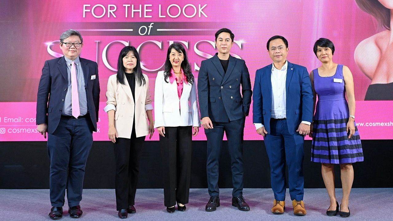 ครบเครื่อง วราภรณ์ ธรรมจรีย์ เปิด “COSMEX 2023” งานแสดงเทคโนโลยีผลิตบรรจุภัณฑ์เครื่องสำอาง ผลิตภัณฑ์ดูแลร่างกายและเสริมอาหาร จัดถึง 9 พ.ย. โดยมี สิทธิชัย แก้วสุริยันต์, ศุภรัฐ โชติกุลธนชัย และ มนทิรา พรประสิทธิ์ มาร่วมงานด้วย ที่ไบเทค บางนา วันก่อน.