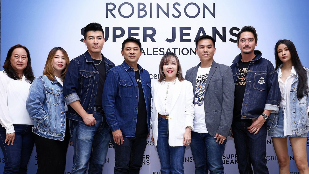 ชอบยีนส์จัง - อรวรรณ ทิพย์สุวรรณพร และ นพดล พลายระหาญ จัดงาน “ROBINSON SUPER JEANS #SALESATION” แฟชั่นรันเวย์ยีนส์พร้อมโปรโมชันสุดพิเศษมากมาย โดยมี ชัยวัฒน์ เหล่าพัฒนวิโรจน์ และ นพดล ตั้งเด่นชัย มาร่วมงานด้วย ที่ฟิวเจอร์พาร์ค รังสิต วันก่อน.