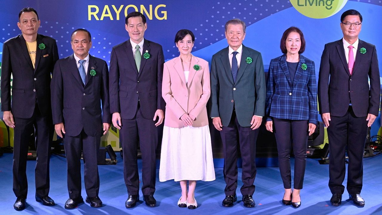 การเงิน สันติ วิริยะรังสฤษฎ์ และ ภาคนี วิริยะรังสฤษฎ์ จัดงาน “MONEY EXPO 2023 RAYONG” มหกรรมการเงินระยอง ครั้งที่ 5 จัดถึง 10 ก.ย. โดยมี พจณี คงคาลัย, ฉลองชัย อนุกูลเวช,รักษภาส วิชินโรจน์จรัล และ สมชาย ปลื้มจิตต์ มาร่วมงานด้วย ที่เซ็นทรัล ระยอง วันก่อน.