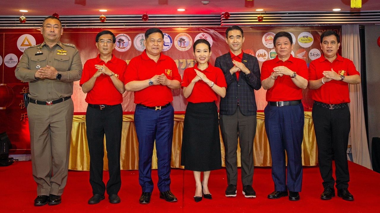 ตรุษจีน สมบูรณ์ หอมนาน รองปลัด กทม. แถลงข่าวการจัดเทศกาล “ตรุษจีนเยาวราช” ประจำปี 2567 ระหว่าง 10-11 ก.พ. โดยมี อัศวิน-ฐาปณี เตชะเจริญวิกุล, พินิจ กาญจนชูศักดิ์, วิศิษฎ์ ลิ้มประนะ และ พล.ต.ต.สามารถ พรหมชาติ มาร่วมแถลงด้วย ที่โรงแรมแกรนด์ไชน่า วันก่อน.