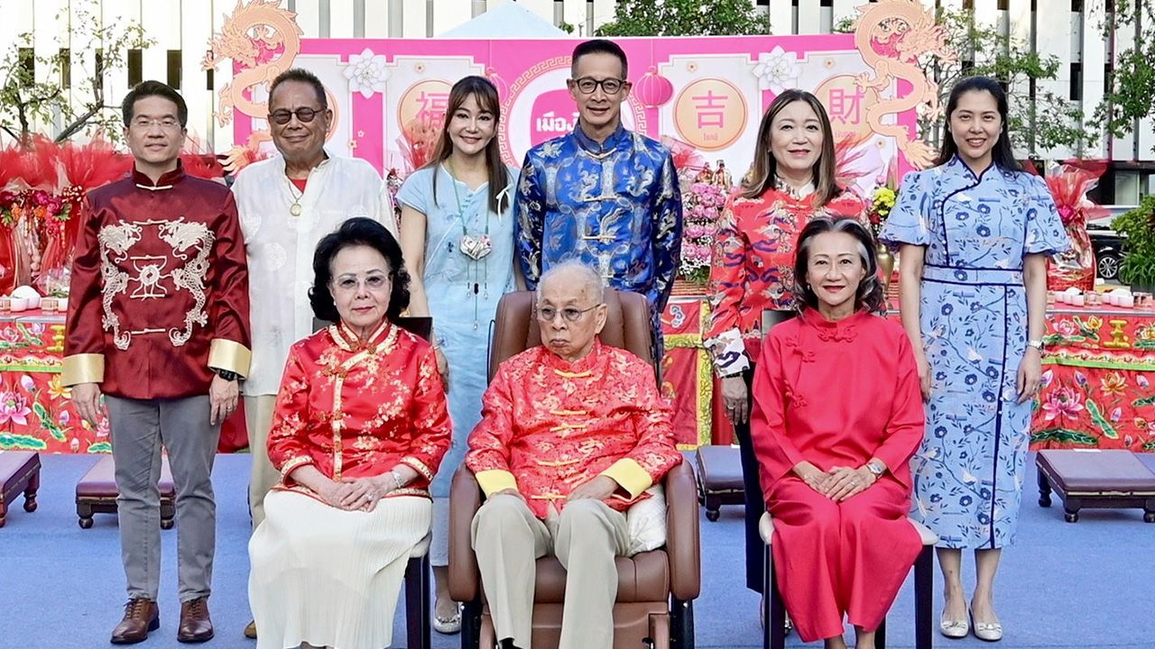 เสริมมงคล  -  โพธิพงษ์–ยุพา ลํ่าซำ และ สาระ ลํ่าซำ จัดพิธีสักการะองค์พระโพธิสัตว์กวนอิม เทพเจ้ากวนอู และ 5 พญาเทพเจ้ามังกร เพื่อความเป็นสิริมงคล โดยมี ภูมิชาย ลํ่าซำ, ธนัญชัย สัจจะปรเมษฐ และ กฤษณา อัมพุช มาร่วมในพิธีด้วย ที่เมืองไทยประกันชีวิต สนง.ใหญ่ วันก่อน.