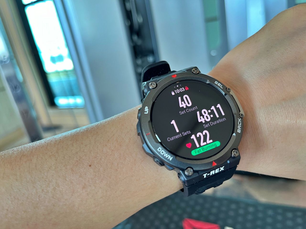 Amazfit T-Rex 2 เน้นการออกแบบที่บึกบึน