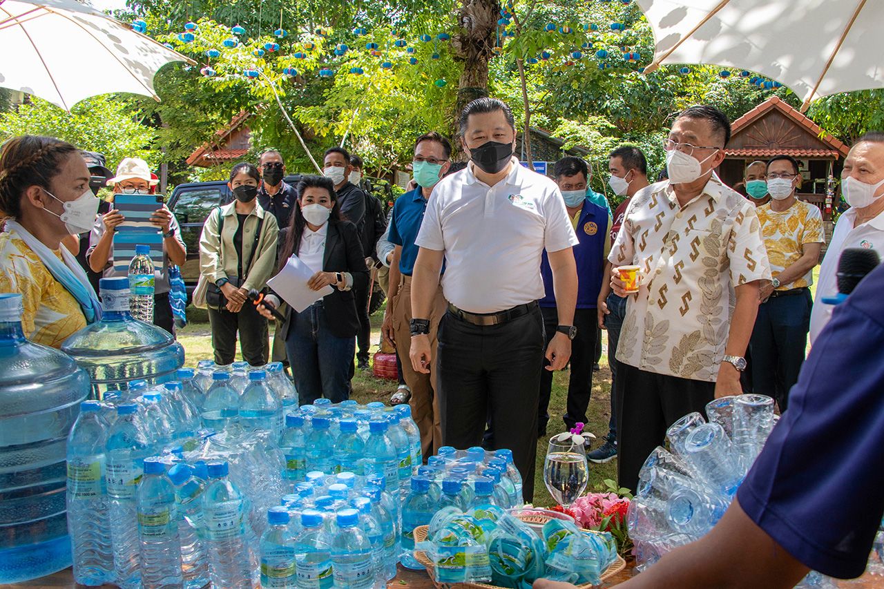 เยี่ยมชมผลิตภัณฑ์น้ำดื่มชุมชนของวิสาหกิจชุมชนท่องเที่ยวบ้านธรรมชาติล่าง.