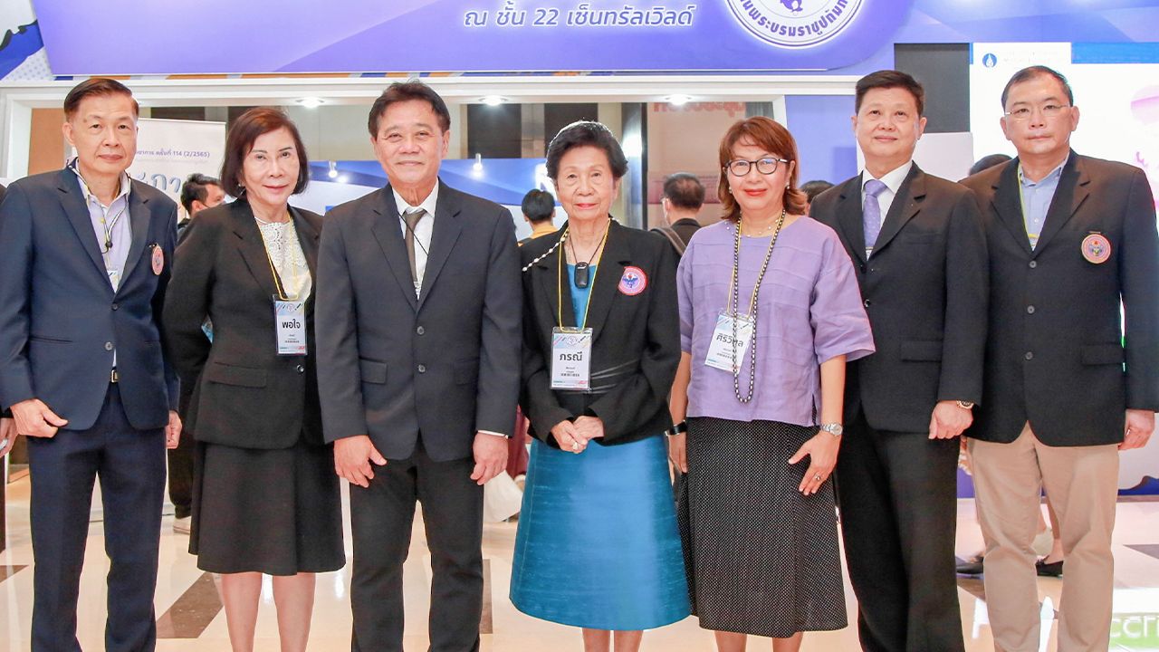 ทันตแพทย์ - ทพ.อดิเรก ศรีวัฒนาวงษา เปิดการประชุมวิชาการของทันตแพทยสมาคมแห่งประเทศไทย โดยมี รศ.ทพญ.ดร.ศิริวิมล ศรีสวัสดิ์, ทพ.ปริญญา ปฐมกุลมัย, รศ.ทพญ.ภรณี พีรานนท์ และ รศ.ทพญ.พอใจ เรืองศรี มาร่วมประชุมด้วย ที่ รร.เซ็นทาราแกรนด์ เซ็นทรัลเวิลด์ วันก่อน.