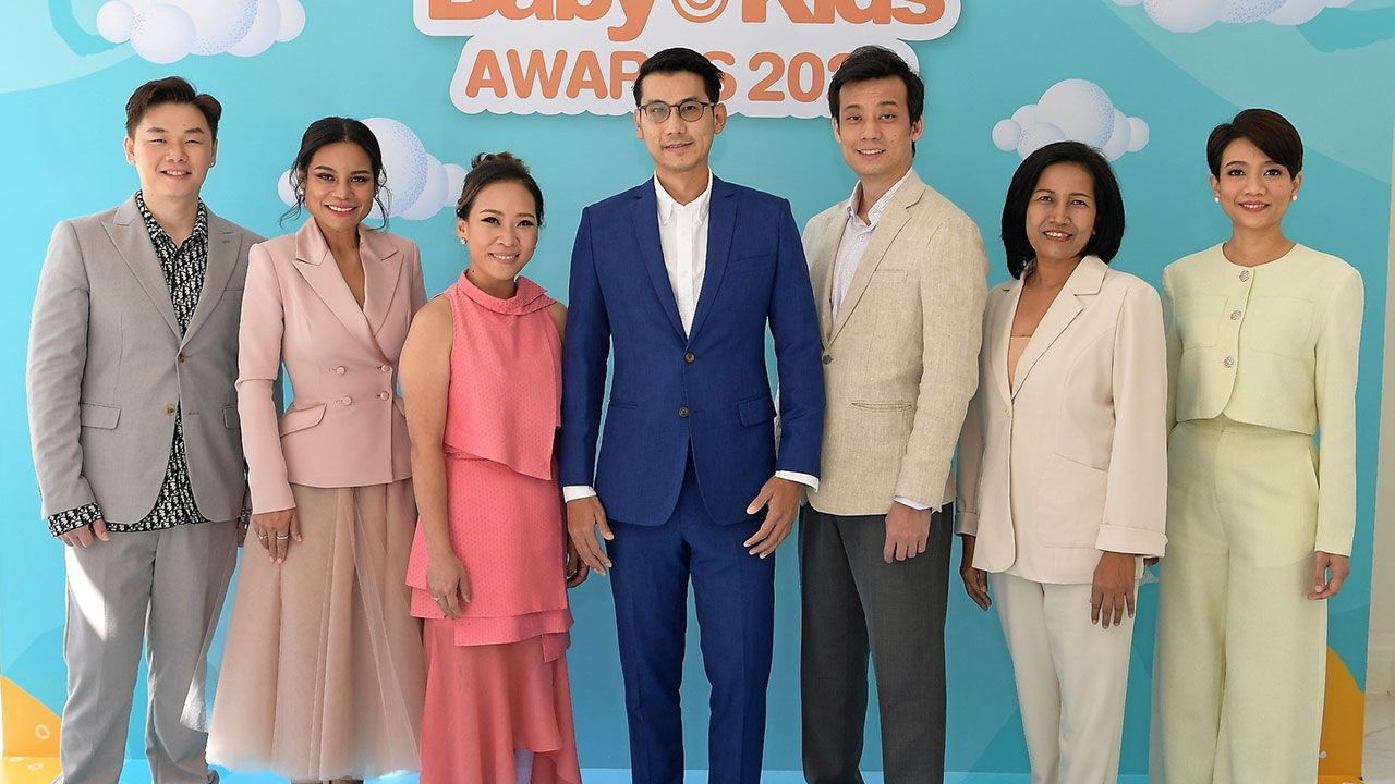 ดวงใจแม่ ดร.สรัญ ฐิตะวสันต์ จัดงานมอบรางวัลสุดยอดแบรนด์ในดวงใจแม่ Amarin Baby & Kids Awards 2022 เพื่อการเลี้ยงดูลูกรักอย่างมีคุณภาพและสร้างสรรค์ โดยมี ดร.พัชรสุทธิ์ สุจริตตานนท์ และ ปาณิสรา อารยะสกุล มาร่วมงานด้วย ที่ Siloo’et House บางใหญ่ วันก่อน.