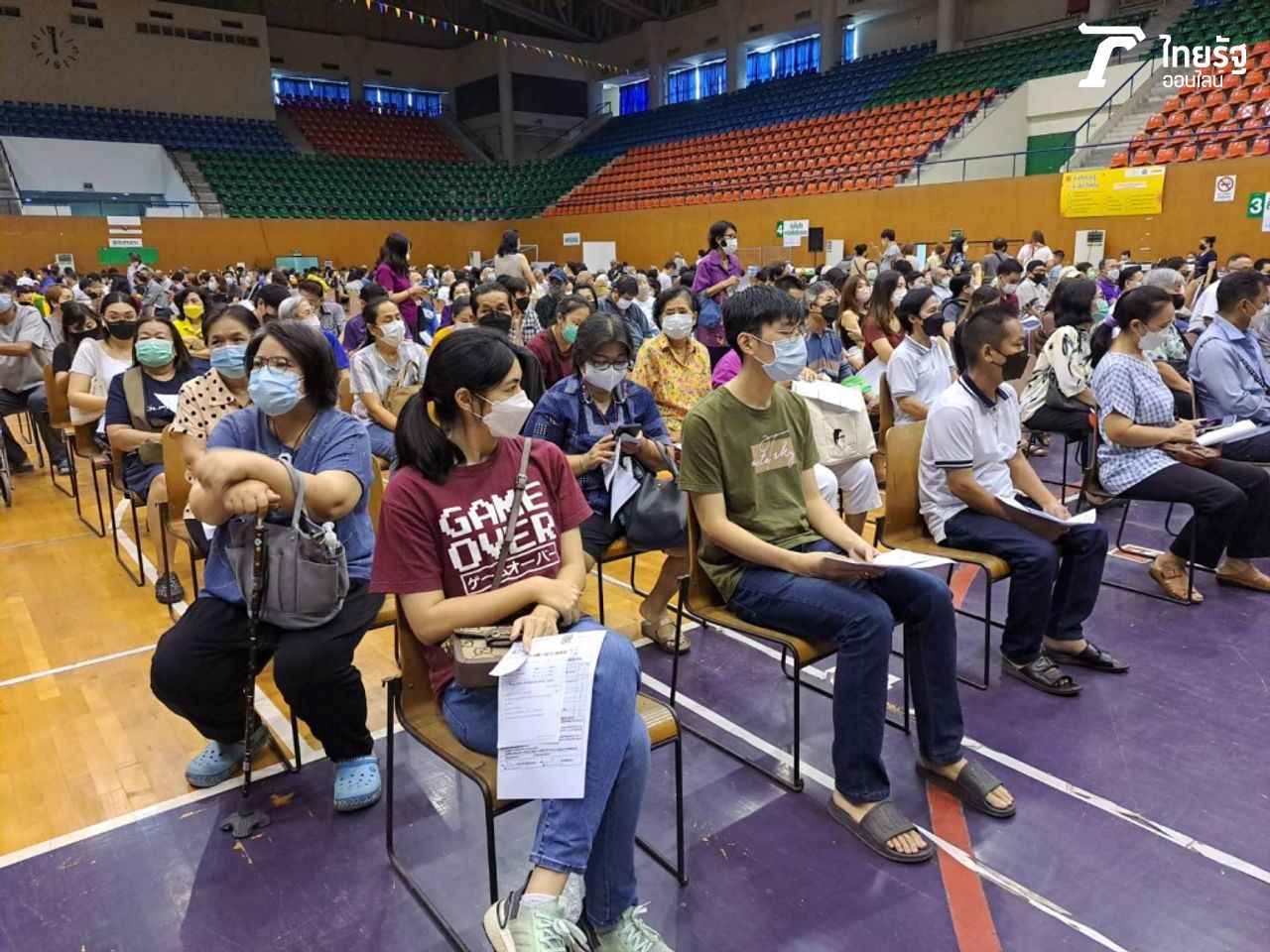 บรรยากาศประชาชนรอฉีดวัคซีนโควิด19 ศูนย์ฉีดวัคซีน อาคารกีฬาเวสน์1 ศูนย์เยาวชนกรุงเทพมหานคร (ไทย-ญี่ปุ่น) เขตดินแดง