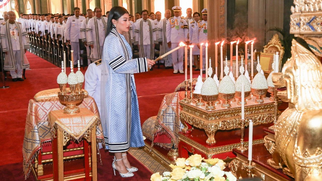 สมเด็จพระเจ้าลูกเธอ เจ้าฟ้าสิริวัณณวรี นารีรัตนราชกัญญา เสด็จแทนพระองค์ไปทรงบำเพ็ญพระราชกุศลอุทิศถวายพระบาทสมเด็จพระมงกุฎเกล้าเจ้าอยู่หัว เนื่องในวันคล้ายวันสวรรคต ณ หอประชุมวชิราวุธวิทยาลัย เมื่อวันที่ 25 พฤศจิกายน.