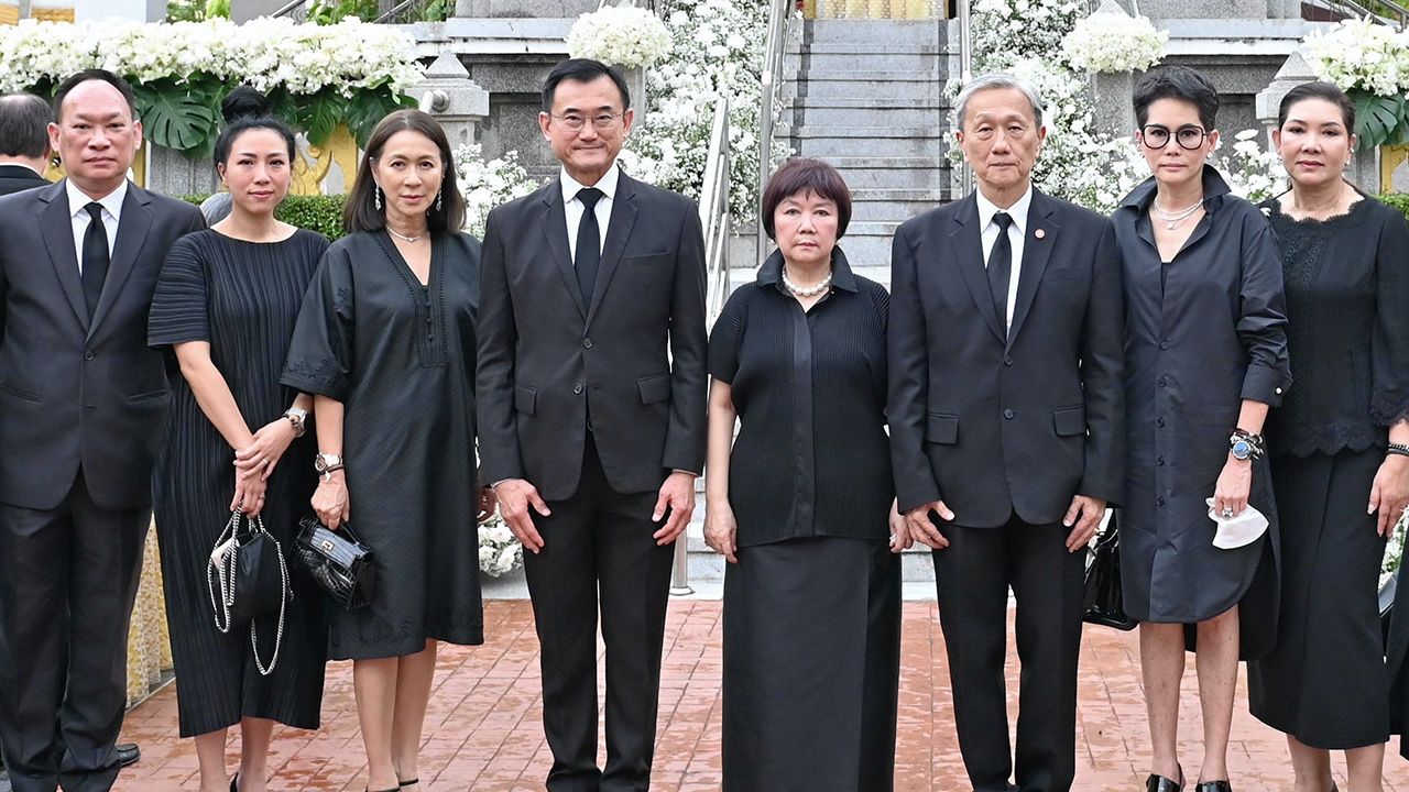 สู่สุคติ ศ.นพ.อภิชาติ อัศวมงคลกุล เป็นประธานในพิธีฌาปนกิจศพ กานต์ ชูพินิจ บุตร ลาวัลย์ กันชาติ โดยมี ศ.ดร.นพ.ประสิทธิ์ วัฒนาภา, ม.ล.ปิยาภัสร์ ภิรมย์ภักดี, เจษฎ์สุดา บัวเลิศ, รติ พันธุ์ทวี และ ยุพาพร สหวัฒน์ มาร่วมในพิธีด้วย ที่วัดพระศรีมหาธาตุ วันก่อน.