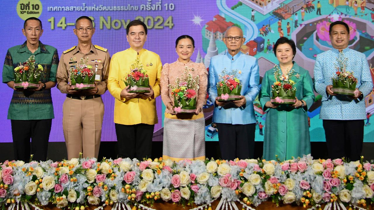 อย่าพลาด สุดาวรรณ หวังศุภกิจโกศล รมว.วัฒนธรรม แถลงข่าวการจัดงาน “River Festival 2024 สายนํ้าแห่งวัฒนธรรมไทย” ระหว่าง 14-16 พ.ย. โดยมี พล.ร.ท.ธันยกร เสนาลักษณ์, นิติกร กรัยวิเชียร, สุรพล เศวตเศรนี และ อาทินันท์ พีชานนท์ มาร่วมแถลงด้วย ที่วัดประยุรวงศาวาส วันก่อน.