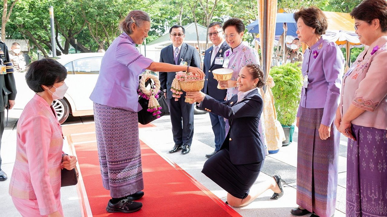 สมเด็จพระกนิษฐาธิราชเจ้า กรมสมเด็จพระเทพรัตนราชสุดาฯ สยามบรมราชกุมารี เสด็จพระราชดำเนินไปทรงเปิดงาน “วันมูลนิธิสิรินธร” ณ หอประชุมจุฬาลงกรณ์มหาวิทยาลัย เขตปทุมวัน เมื่อวันก่อน.