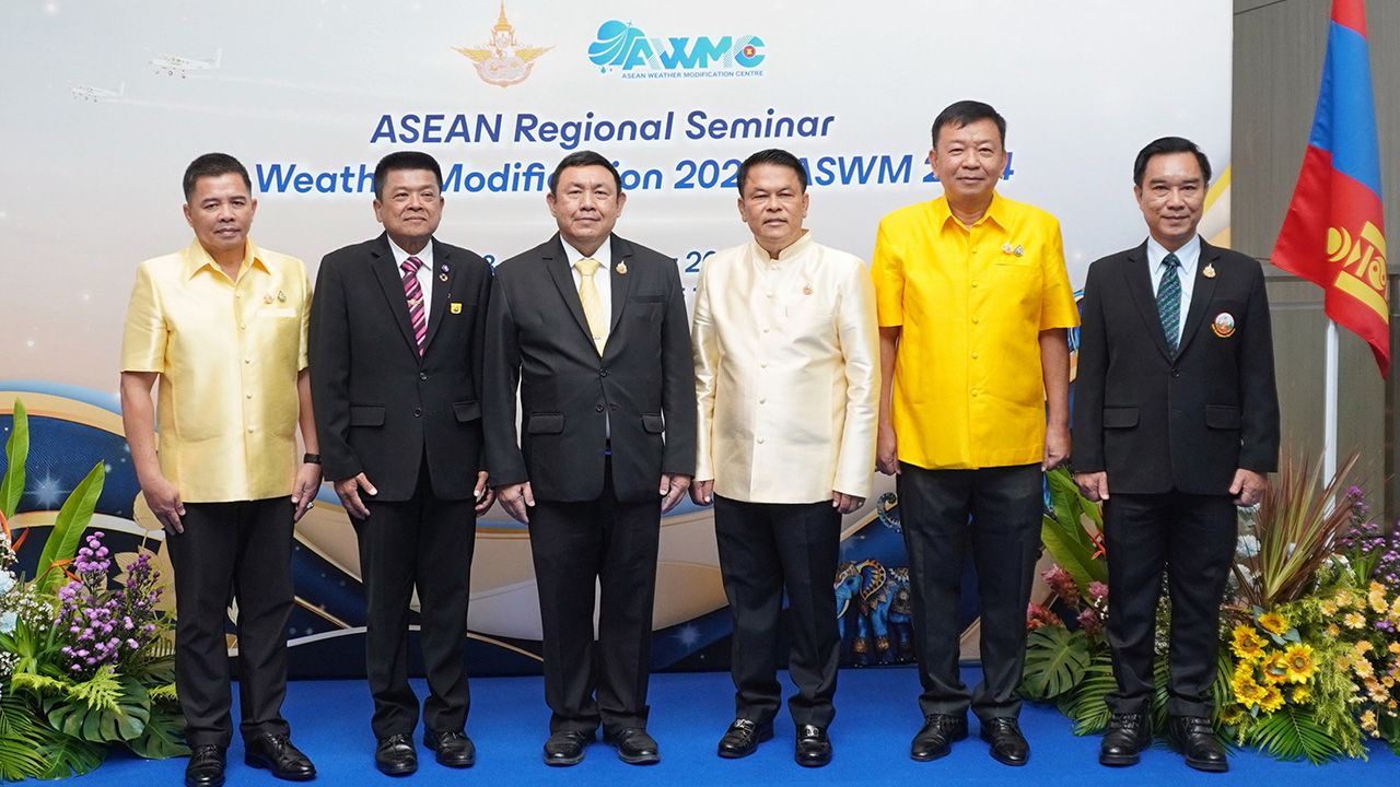 ฝนหลวง - เศรษฐเกียรติ กระจ่างวงษ์ จัดประชุมเชิงปฏิบัติการ “ASEAN Regional Seminar on Weather Modification 2024” เพื่อแบ่งปันความรู้เทคโนโลยีฝนหลวงของไทยให้สมาชิกอาเซียน โดยมี สุพิศ พิทักษ์ธรรม มาร่วมงานด้วย ที่โรงแรมอัศวิน แกรนด์ วันก่อน.