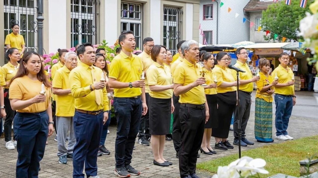 ถวายพระพร - จิตติพัฒน์ ทองประเสริฐ ออท. ณ กรุงเบิร์น สวิตเซอร์แลนด์ นำข้าราชการและคู่สมรส ร่วมจุดเทียนชัยถวายพระพรชัยมงคล พระบาทสมเด็จพระเจ้าอยู่หัว  เนื่องในโอกาสเฉลิมพระชนมพรรษา 6 รอบ ที่ สอท.