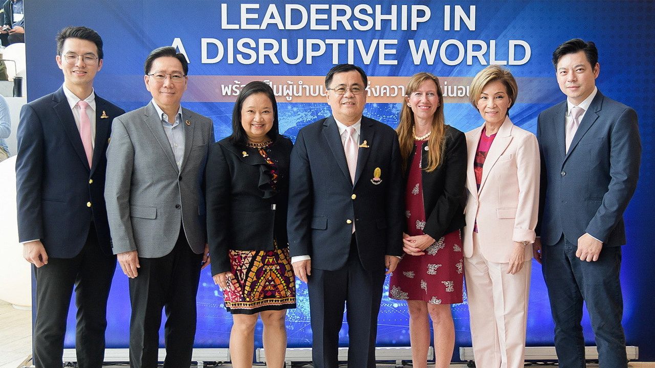 บรรยาย  -  ศ.ดร.วิเลิศ ภูริวัชร และ ศ.ดร.มิเชล ไบลห์ จัดงาน Chulalongkorn University President’s Distinguished Speakers เพื่อยกระดับความเป็นนานาชาติของจุฬา โดยมี อัมพร โชติรัชสกุล และ ศ.ดร.ปาริชาต สถาปิตานนท์ มาร่วมงานด้วย ที่สยามพารากอน วันก่อน.