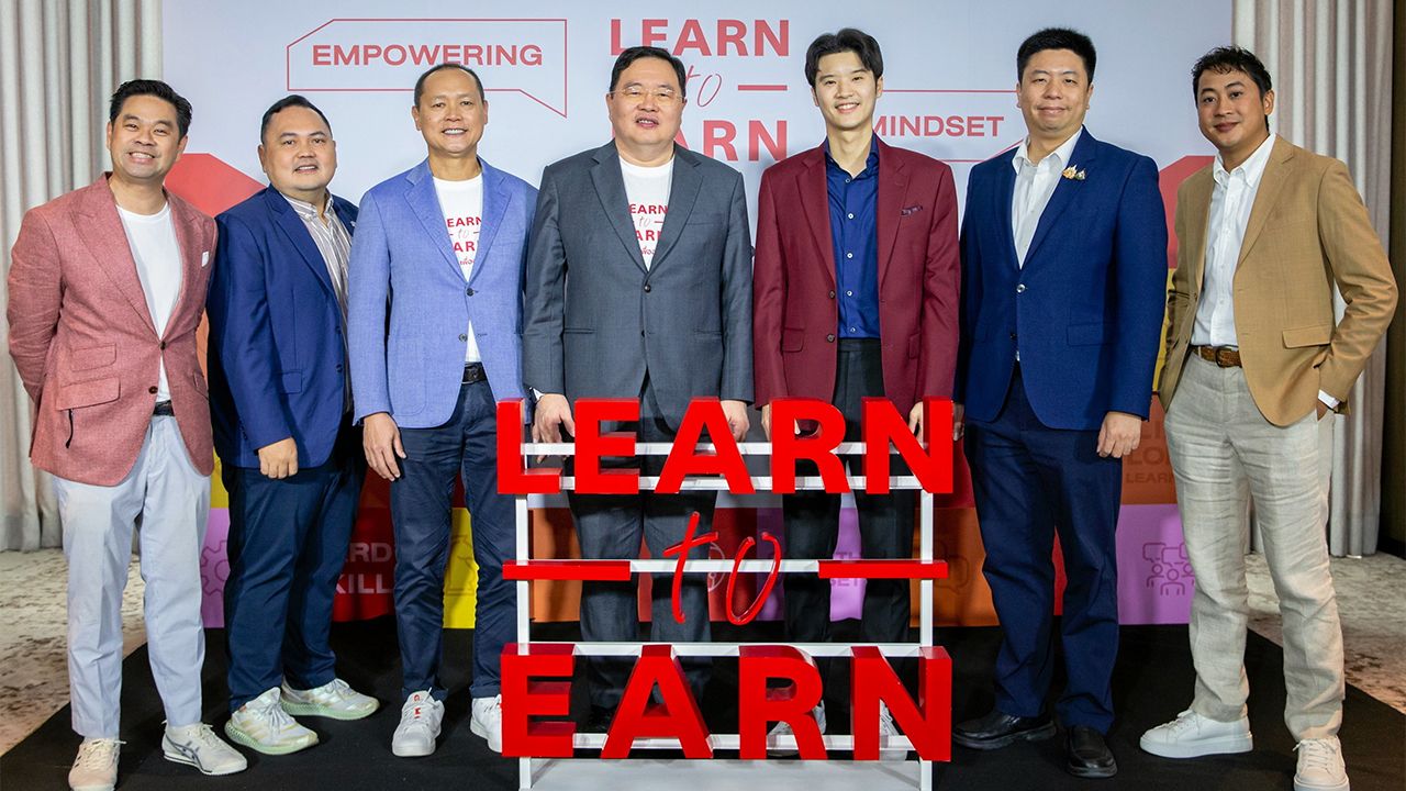 เรียนรู้ไว้  -  ธรรมศักดิ์ เศรษฐอุดม เปิดงาน “Learn to Earn Talk : Empowering Learn to Earn mindset” เพื่อนำเสนอแนวคิดของการเรียนรู้ในโลกยุคใหม่ โดยมี ปรเมศวร์ นิสากรเสน, นครินทร์ วนกิจไพบูลย์ และ ดร.ไกรยส ภัทราวาท มาร่วมงานด้วย ที่คริสตัล ดีไซน์ เซ็นเตอร์ วันก่อน.